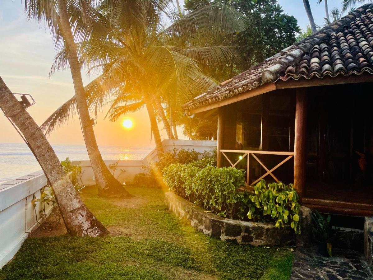 Rockside Cabanas Hotel Unawatuna Exterior photo