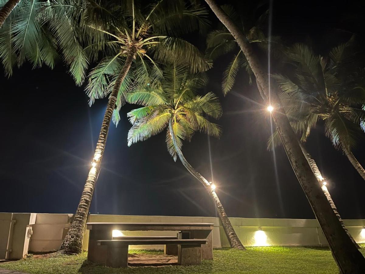 Rockside Cabanas Hotel Unawatuna Exterior photo
