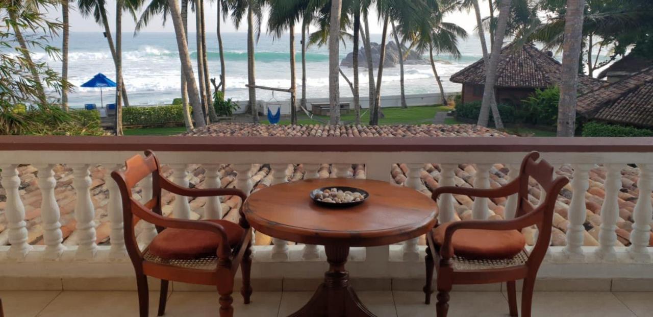 Rockside Cabanas Hotel Unawatuna Exterior photo