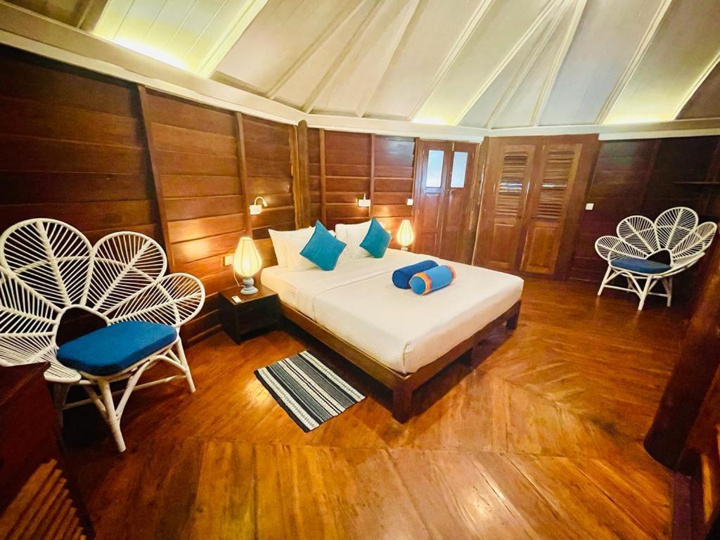 Rockside Cabanas Hotel Unawatuna Exterior photo