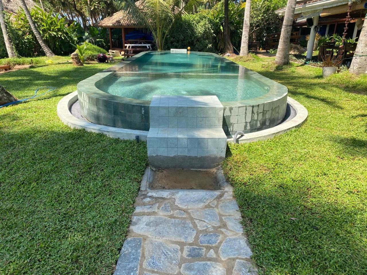 Rockside Cabanas Hotel Unawatuna Exterior photo