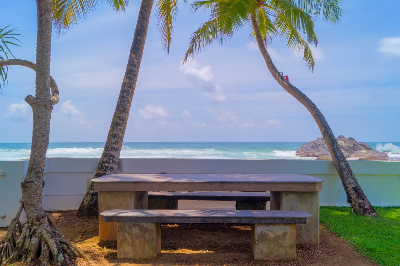 Rockside Cabanas Hotel Unawatuna Exterior photo